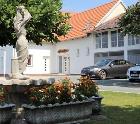Lonjski Dvori Kutina Zewnętrze zdjęcie