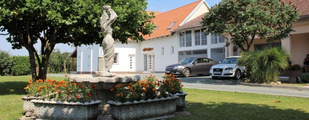 Lonjski Dvori Kutina Zewnętrze zdjęcie